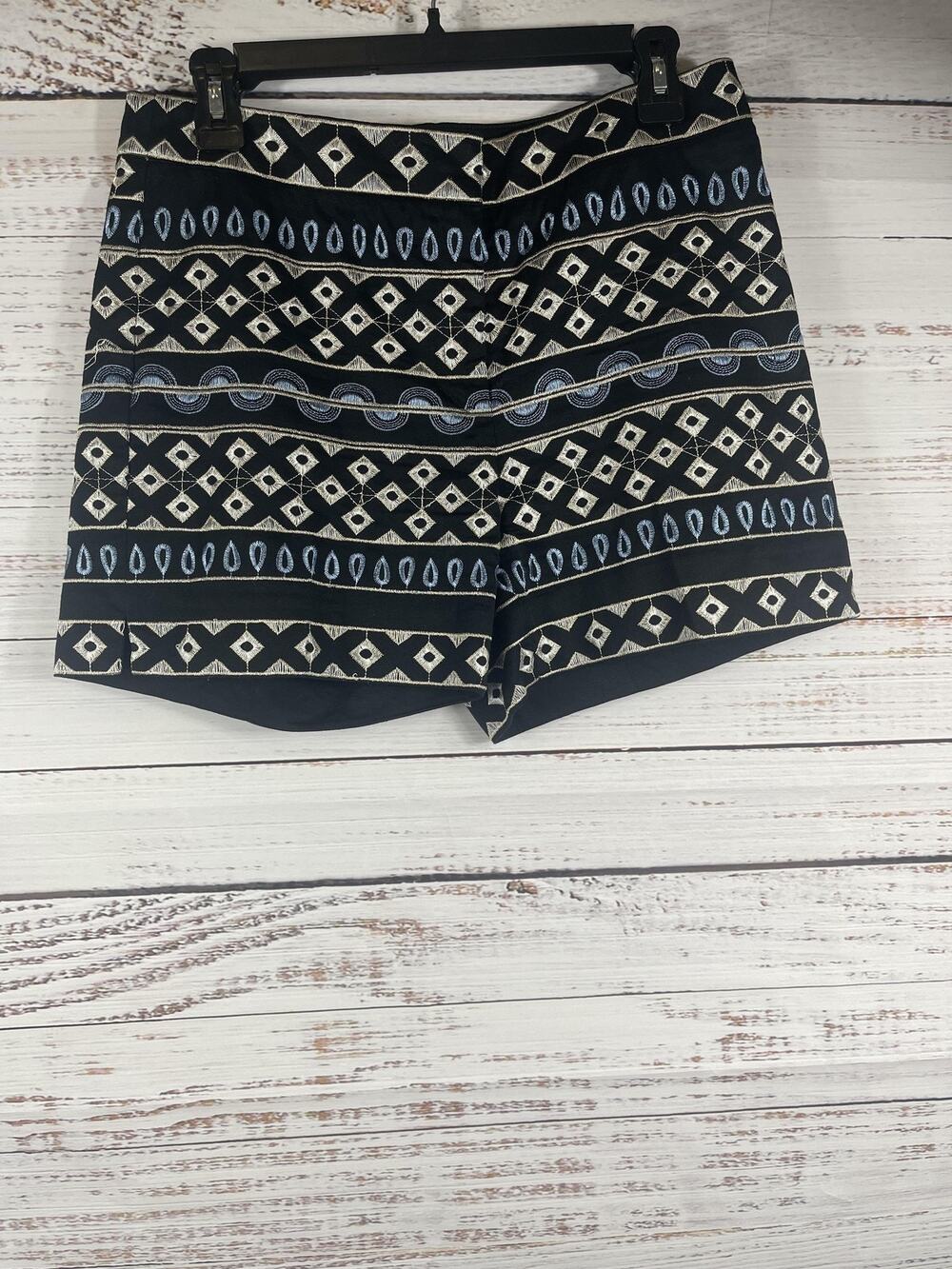 White House Black Market Shorts Womens 4 Black Embroidered 5" Chino Lined Summer